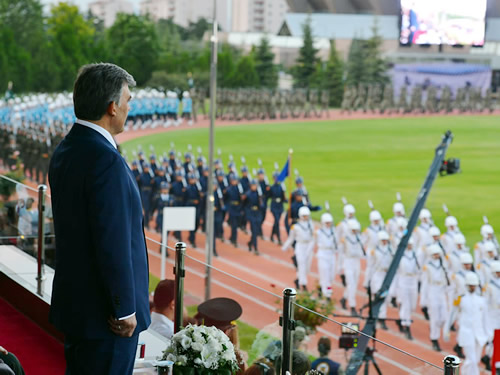 Cumhurbaşkanı Gül, Cumhurbaşkanlığı Muhafız Alay Komutanlığının 94. Kuruluş Yıl Dönümü Kutlama Töreni’ne Katıldı